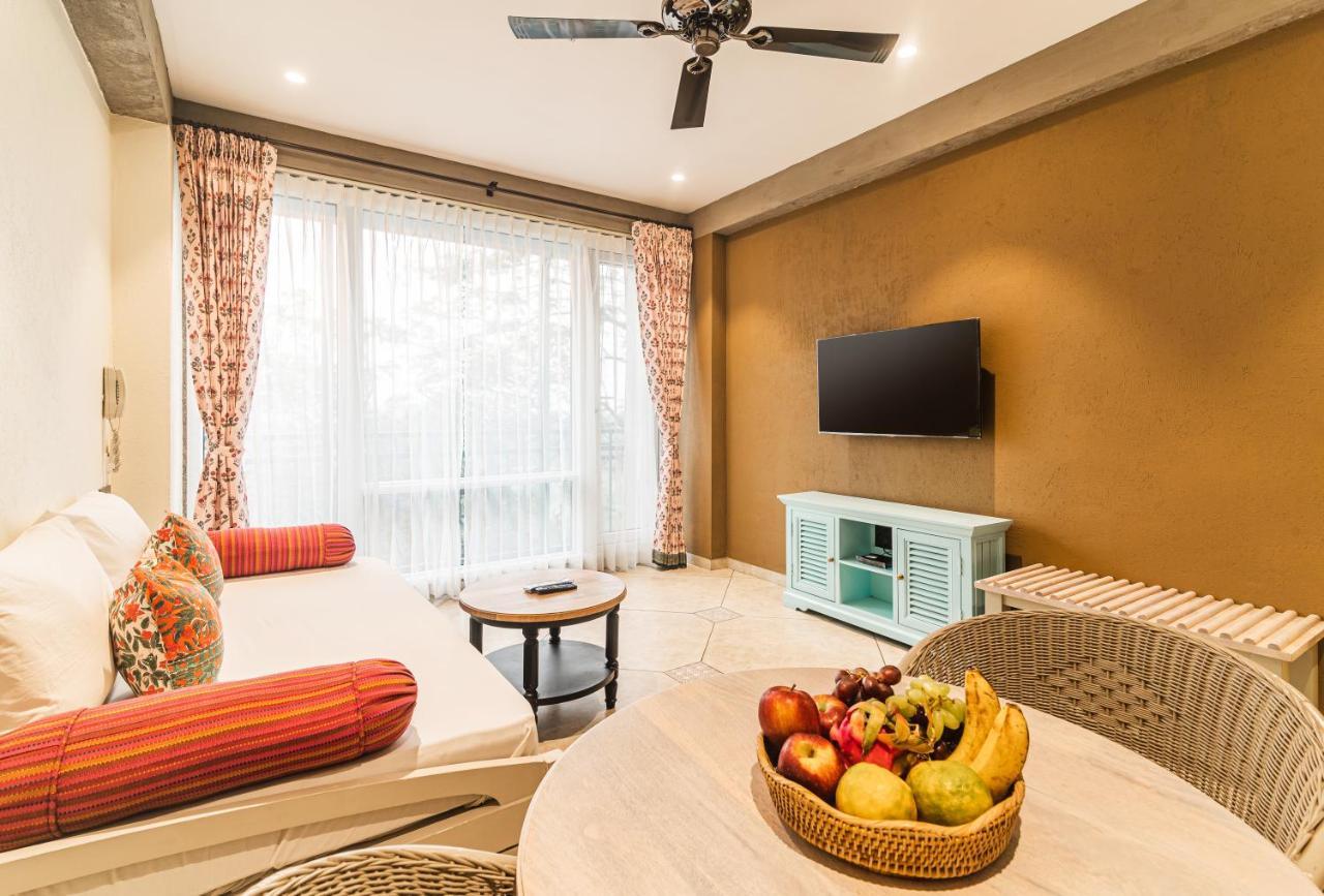 Bougainvilla Apartment Surat Exterior foto